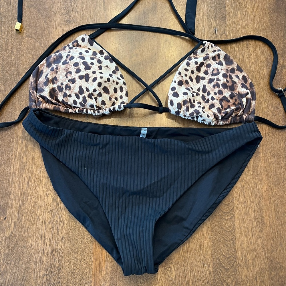 Set bikini Vitamin A Top 10 (L) Bottom 8 (M) Never worn…just try